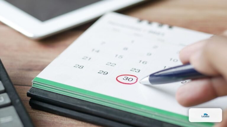 Calendrier avec une date entourée, planification d'une location à la demi-journée
