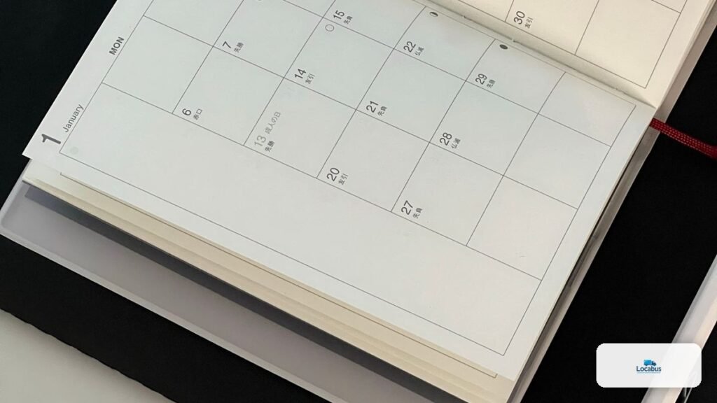 Agenda de planning posé sur un bureau, organisation d'un déménagement de week-end